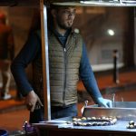 A street vendor selling roasted chestnuts at night in Türkiye.